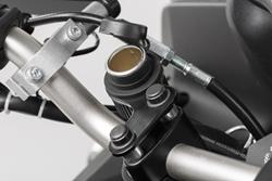 Zigarettenanzünder-Steckdose mit Kabelbaum. Spritzwasser-Schutzkappe. Kabel 160 cm. 12 V.