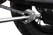 Seitenständerfuß-Verbreiterung. Schwarz/Silbern. Triumph Tiger 800 Modelle (10-17)