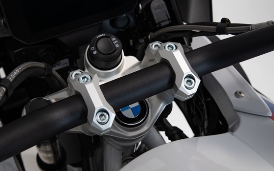 Lenkerverlegung. H=32 mm. Verlegung um 20 mm. Silbern. BMW-Modelle. - Bild 3