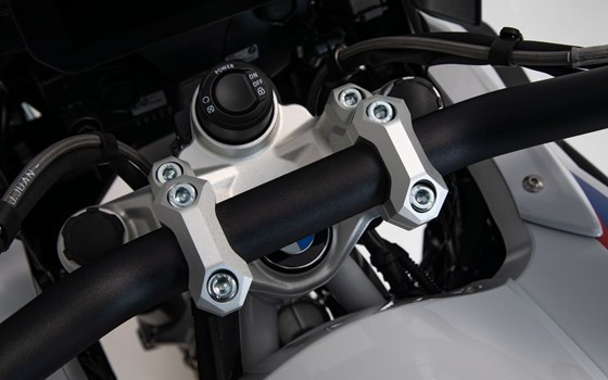 Lenkerverlegung. H=32 mm. Verlegung um 20 mm. Silbern. BMW-Modelle. - Bild 4