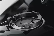 ION Tankring. Schwarz. Kawasaki-Modelle. Tank mit 5 Schrauben.