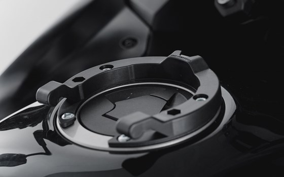 ION Tankring. Schwarz. Kawasaki-Modelle. Tank mit 5 Schrauben. - Bild 1