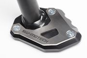 Seitenständerfuß-Verbreiterung. Schwarz/Silbern. KTM 1050/1090/1190 Adv,1290 SAdv.