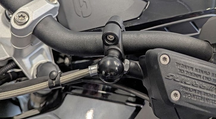 RAM-Ball-Halterung für Rohrlenker für BMW F800S, F800ST & F800GT RAM-Ball-Halterung für Rohrlenker für BMW F800S, F800ST & F800GT