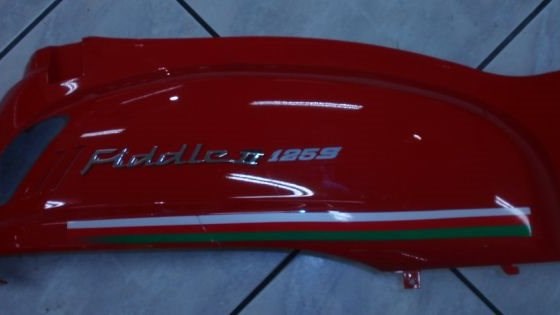 Sym Fiddle 125 Verkleidung rechts hinten rot - Bild 1 Sym Fiddle 125 Verkleidung rechts hinten rot - Bild 1