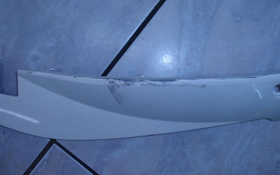 Sym Mio 50 Verkleidung rechts unten weiß - Bild 2 Sym Mio 50 Verkleidung rechts unten weiß - Bild 2