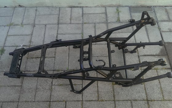 BMW R1200R Rahmen mit leicht verbogenem linken hinteren Fussrasten - Bild 1 BMW R1200R Rahmen mit leicht verbogenem linken hinteren Fussrasten - Bild 1