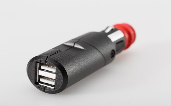 USB-Doppel-Ladebuchse mit Universalstecker. Für Zigarettenanzün. / KFZ-Steckd. 2x2100 mA. 12V. - Bild 1