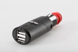 USB-Doppel-Ladebuchse mit Universalstecker. Für Zigarettenanzün. / KFZ-Steckd. 2x2100 mA. 12V.