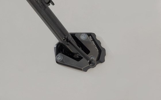 Seitenständerfuß-Verbreiterung. Schwarz/Silbern. Honda Modelle. - Bild 1