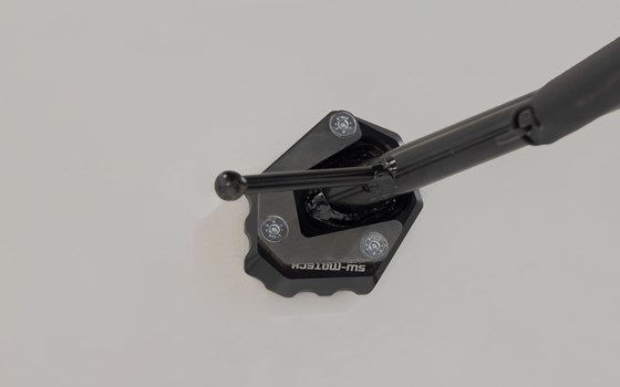 Seitenständerfuß-Verbreiterung. Schwarz/Silbern. Honda Modelle. - Bild 3