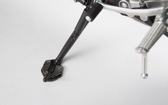 Seitenständerfuß-Verbreiterung. Schwarz/Silbern. Yamaha MT-09 Tracer, XSR900/Abar. - Bild 2