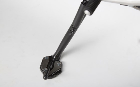 Seitenständerfuß-Verbreiterung. Schwarz/Silbern. Yamaha MT-09 Tracer, XSR900/Abar. - Bild 4 Seitenständerfuß-Verbreiterung. Schwarz/Silbern. Yamaha MT-09 Tracer, XSR900/Abar. - Bild 4