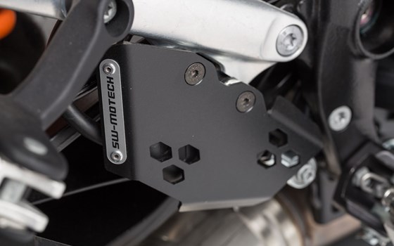 Bremspumpen-Schutz. Schwarz. KTM 1050/1090/1190/1290 Adventure. - Bild 2 Bremspumpen-Schutz. Schwarz. KTM 1050/1090/1190/1290 Adventure. - Bild 2