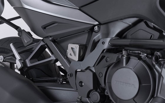 Bremsflüssigkeitsbehälter-Schutz. Silbern. Suzuki DL1000, Honda CRF1000L/1100L. - Bild 5