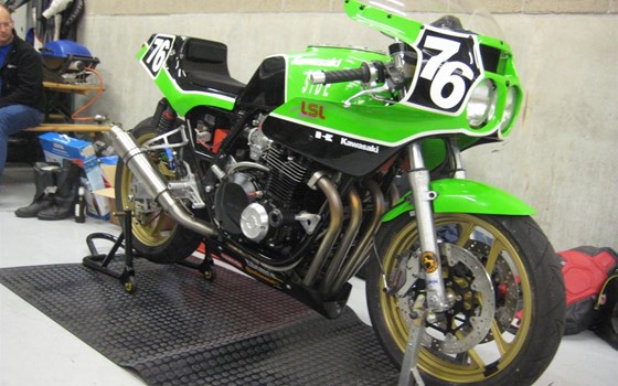 Halbschalen-Verkleidung Typ: ENDURANCE KR1000, für alle RAU, GODIER GENOUD, MARTIN, BACKER, CB750/900/1100 F, Z1000J/R, GPZ1100BUT, GSX1100, unlackiert inkl. klarer Scheibe, mit TÜV-Materialgutachten - Bild 2 Halbschalen-Verkleidung Typ: ENDURANCE KR1000, für alle RAU, GODIER GENOUD, MARTIN, BACKER, CB750/900/1100 F, Z1000J/R, GPZ1100BUT, GSX1100, unlackiert inkl. klarer Scheibe, mit TÜV-Materialgutachten - Bild 2