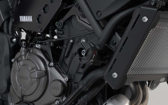 Sturzpad-Kit. Schwarz. Yamaha XSR700 (15-) / XTribute (19-). - Bild 2 Sturzpad-Kit. Schwarz. Yamaha XSR700 (15-) / XTribute (19-). - Bild 2