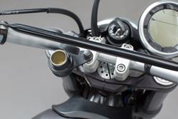 Befestigungsblech für Zigarettenanzünder M8. Für Lenkeraufnahme mit Schraube M8.