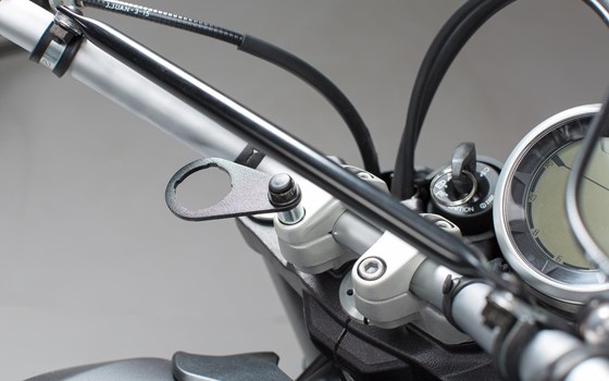 Befestigungsblech für Zigarettenanzünder M8. Für Lenkeraufnahme mit Schraube M8. - Bild 4