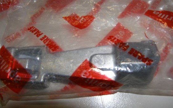 Aprilia Soziusfußraste - Bild 1