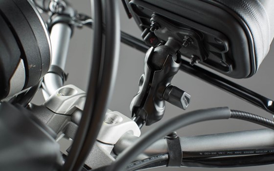 Schwenkbarer Klemmarm. Schwarz. 2,2 Zoll / 5,5 cm. - Bild 3