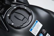 EVO Tankring. Schwarz. Kawasaki-Modelle (16-).