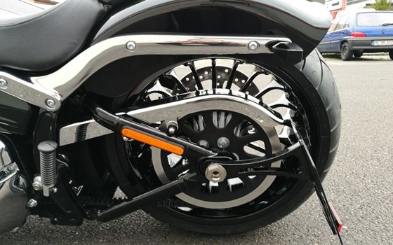 Breitreifenumbau auf 280er Reifen Softail Breakout 2017er Modelle - Bild 4