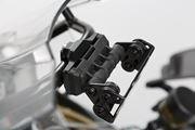 Navi-Halter an Rohr Ø 13/16 mm. Schwarz.