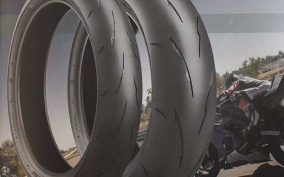 160/60 R 17 Bridgestone R11 - Bild 1 160/60 R 17 Bridgestone R11 - Bild 1