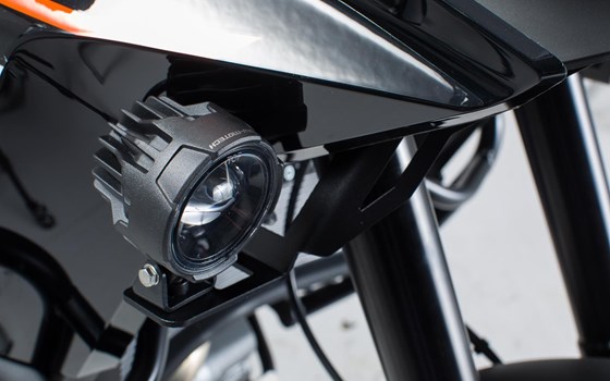 Scheinwerfer-Halter. Schwarz. KTM 1050/1090 Adv., 1190 Adv./R. - Bild 1 Scheinwerfer-Halter. Schwarz. KTM 1050/1090 Adv., 1190 Adv./R. - Bild 1