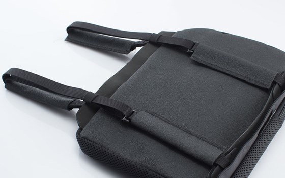 TRAVELLER SMART Komfortkissen. Schwarz. 33,5 x 38 cm. Mit Polyurethan-Luftpolster - Bild 3