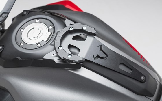 EVO Tankring. Schwarz. Yamaha MT-07 (14-17) / Moto Cage (15-16). - Bild 1