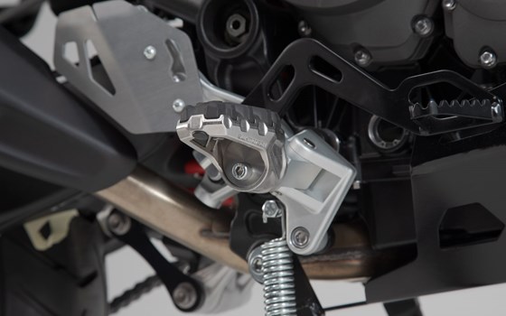 EVO Fußrasten-Kit. Triumph Tiger 800/ 900/ 1200, Scrambler 1200. - Bild 3