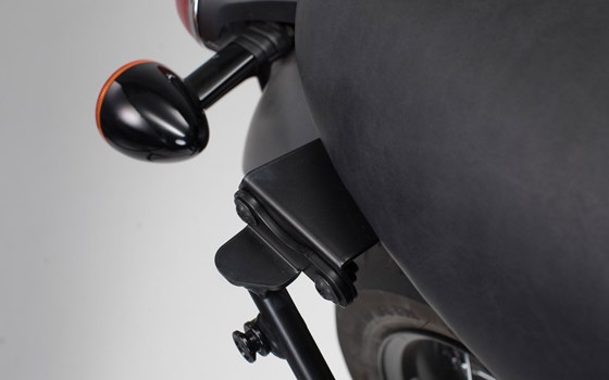 Adapter für SLC Seitenträger links. Für Bonneville T100/T120 (15-) ohne orig. Halteb. - Bild 1