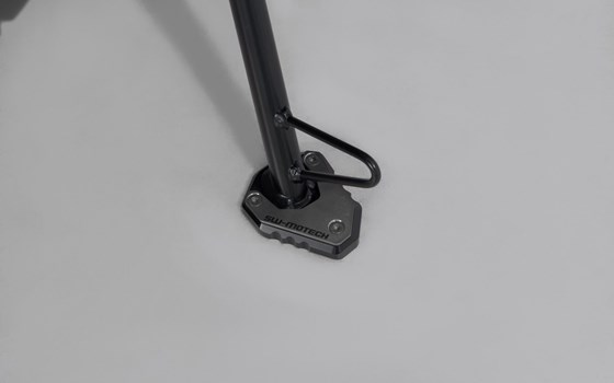 Seitenständerfuß-Verbreiterung. Schwarz/Silbern. Kawasaki-Modelle. - Bild 1