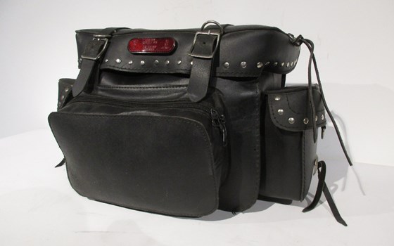 Leder Hecktasche mit Nieten - Bild 2