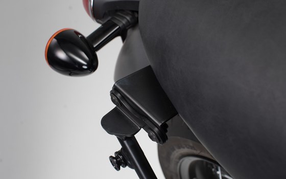 Adapter für SLC Seitenträger rechts. Für Bonneville T100/T120 (15-) ohne orig. Halteb. - Bild 1 Adapter für SLC Seitenträger rechts. Für Bonneville T100/T120 (15-) ohne orig. Halteb. - Bild 1
