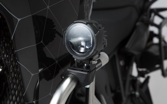 EVO Fernscheinwerfer-Kit Universal. Schwarz. Mit Sturzbügelklemmen für Scheinwerfer. - Bild 1