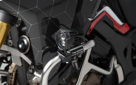 EVO Fernscheinwerfer-Kit Universal. Schwarz. Mit Sturzbügelklemmen für Scheinwerfer. - Bild 4 EVO Fernscheinwerfer-Kit Universal. Schwarz. Mit Sturzbügelklemmen für Scheinwerfer. - Bild 4