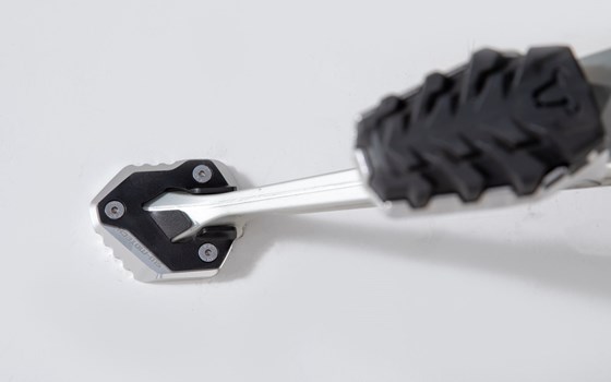 Seitenständerfuß-Verbreiterung. Schwarz/Silbern. Triumph Tiger 800 XC / XR (17-). - Bild 2