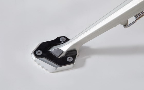 Seitenständerfuß-Verbreiterung. Schwarz/Silbern. Triumph Tiger 800 XC / XR (17-). - Bild 3