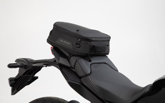 ION S Hecktasche. 7-15 l. Schwarz. 600D Polyester / Soft-Vinyl. - Bild 2