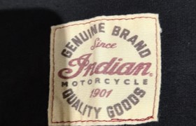 Kurzärmeliges Damen T-Shirt mit Script Indian Motorcycle® Logo