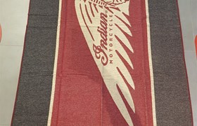 Premium Wolldecke mit Kopfschmuck Design