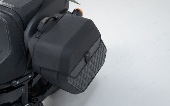 Legend Gear Seitentaschen-System LH2. 1x 25,5 l. Softail Fat Bob / S (17-). - Bild 2 Legend Gear Seitentaschen-System LH2. 1x 25,5 l. Softail Fat Bob / S (17-). - Bild 2