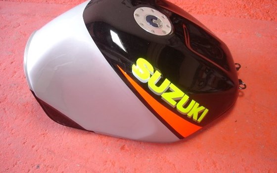 Tank Suzuki GSXR1000 K1-K2 - Bild 2 Tank Suzuki GSXR1000 K1-K2 - Bild 2