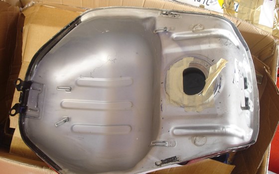 Tank Suzuki GSXR1000 K1-K2 - Bild 4 Tank Suzuki GSXR1000 K1-K2 - Bild 4