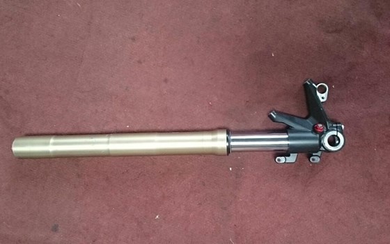 Ducati 848 Streetfighter Gabelholm beschädigt - Bild 1