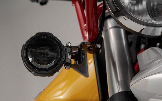Scheinwerfer-Halter. Schwarz. Moto Guzzi V85 TT (19-23). - Bild 3