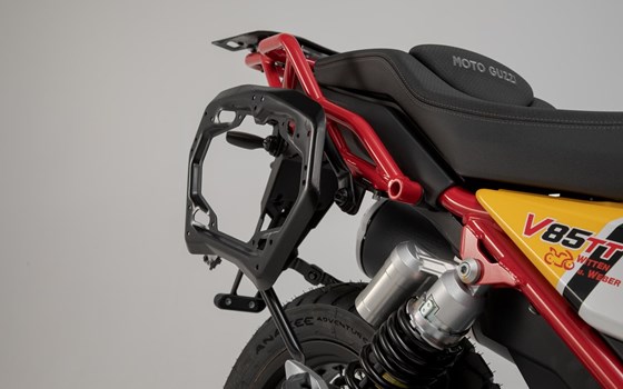 PRO Seitenträger. Schwarz. Moto Guzzi V85 TT (19-23). - Bild 1